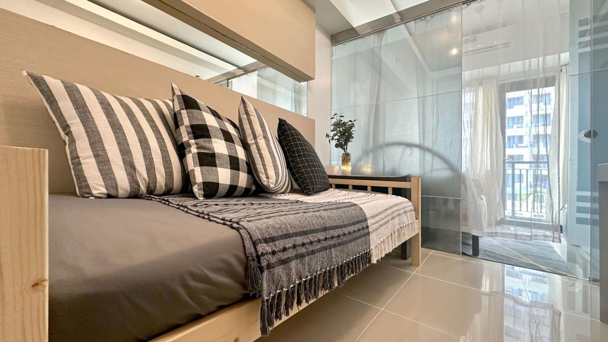 Sea 2-Br Unit With Free Parking Near Mall Of Asia Pasay Exterior photo